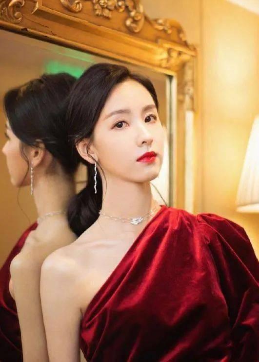 娱乐吃瓜女星牺牲,吃瓜女星离世，揭开娱乐圈黑暗面